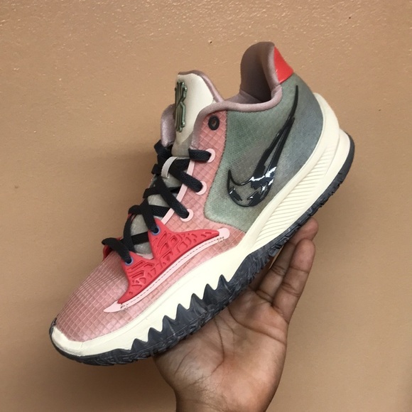 Nike Kyrie 4 Low “Pale Coral” - Picture 14 of 17